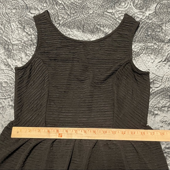 One Clothing Sleeveless Dress - Picture 6 of 10